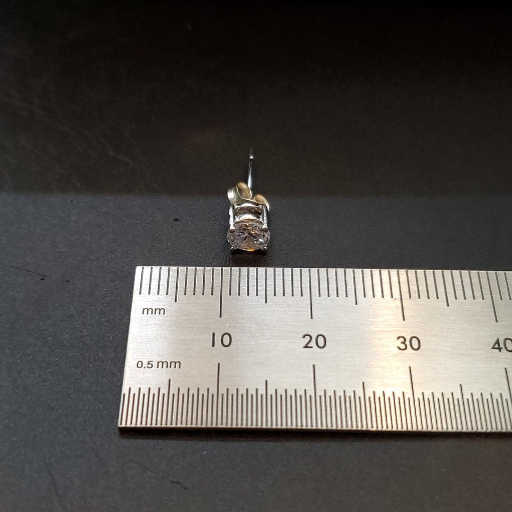 925 Sterling Silver Clear Cubic Zirconia Small Stud Earrings - Picture 5 of 6